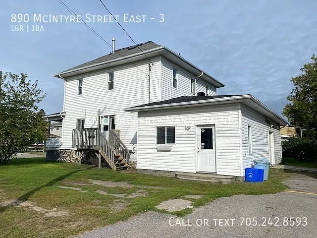 Spacious One Bedroom Plus Den Apartment — Photo 2