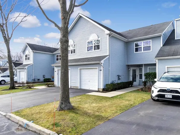 89 Lakeview Drive #89, Manorville, NY 11949