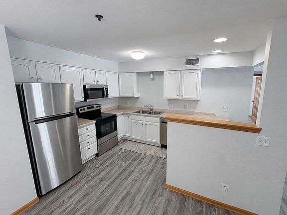 2nd image of 1872 Deerhaven Ln NE APT 8