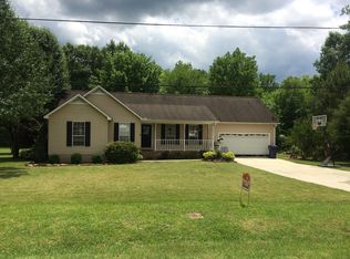 5949 Eastview Ave, Hokes Bluff, AL 35903