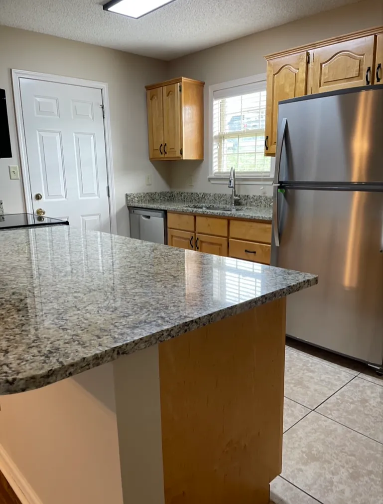 2 bed, 1.5 bath, 1200 sqft, $1,149 — Photo 3