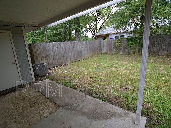 4th image of 1109 Willow Creek Dr
