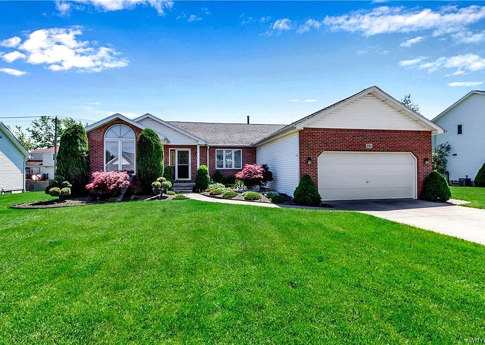 1st image of 181 Whitney Pl
