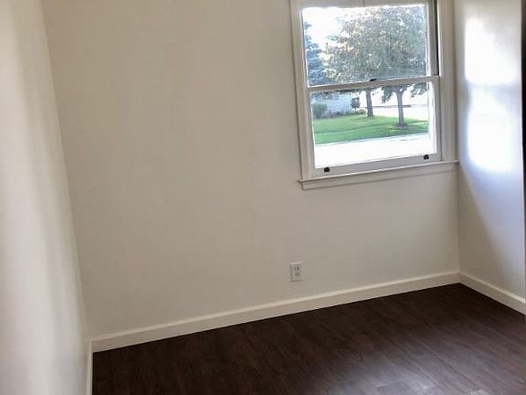 5th image of 58 Wilmington Ave