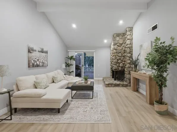 8635 Circle R Valley Ln, Escondido, CA 92026