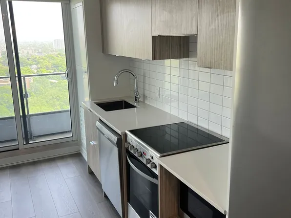395 Bloor St E, Toronto, ON