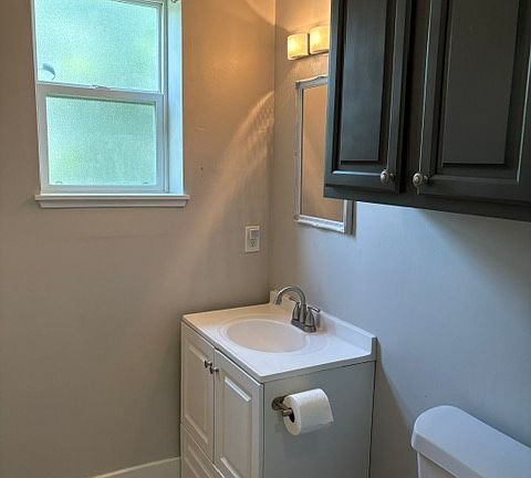 5th image of 1900 Staunton Ave #B