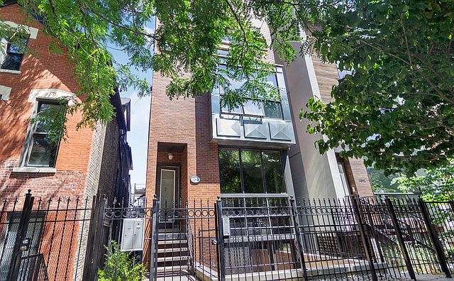 1st image of 1543 N Wood St #1