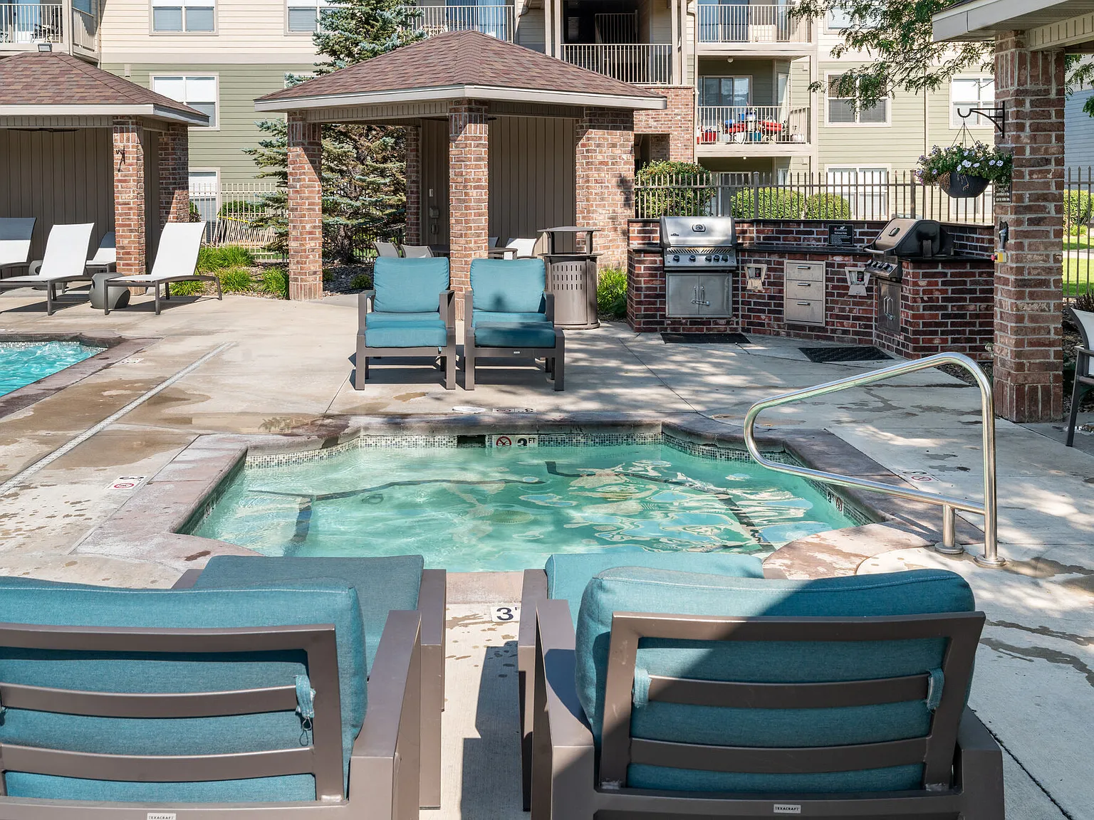 Hunters Pointe — Photo 2