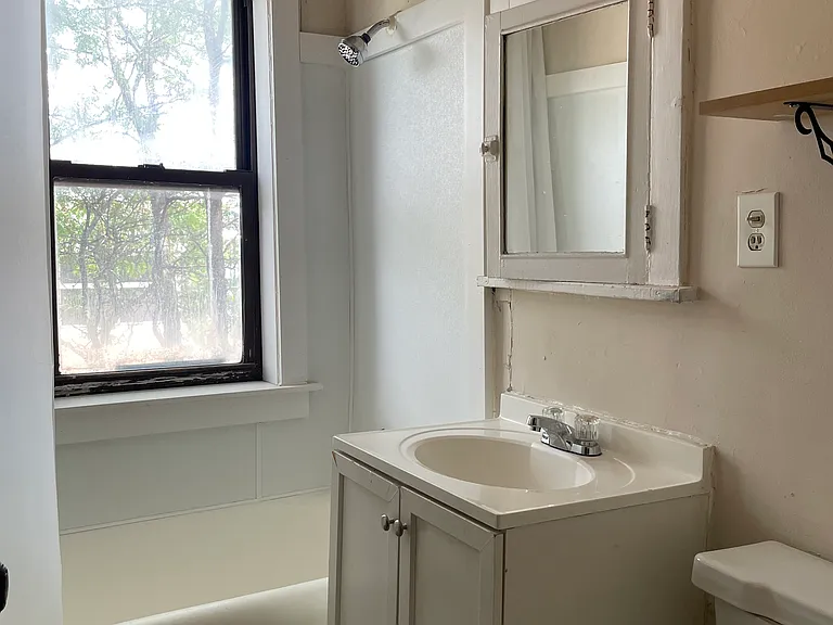 1211 W Elmdale #2B — Photo 13