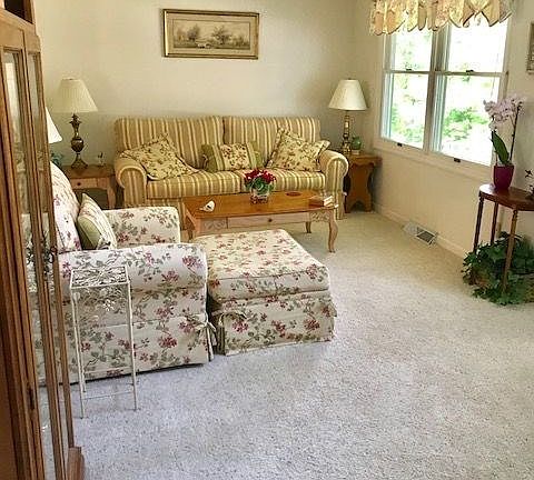 5th image of 58 Dogwood Dr