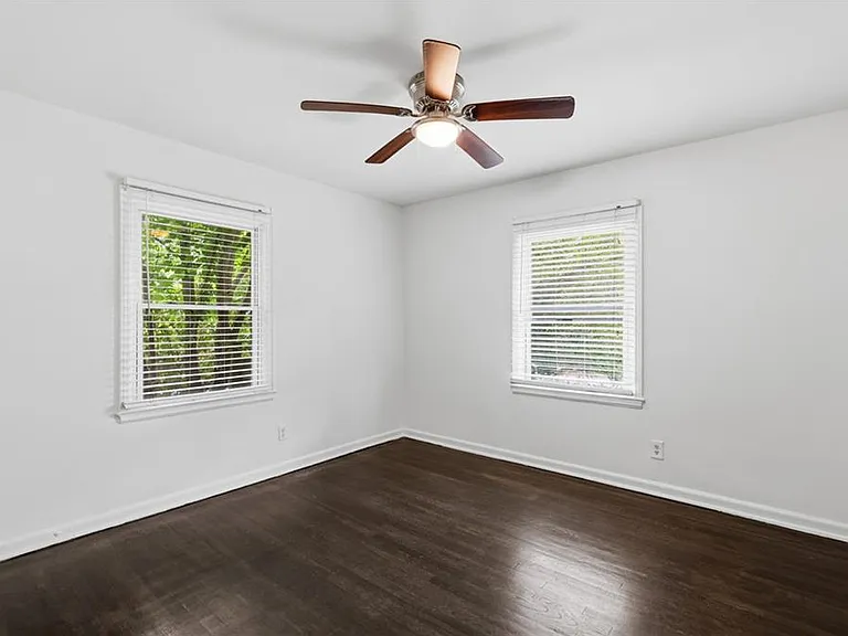 2035 Miriam Ln — Photo 15