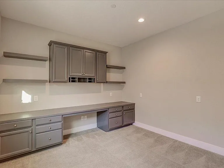 579 Honeysuckle Dr — Photo 3