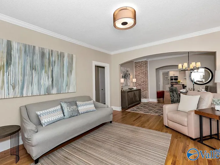 1410 Ward Ave NE — Photo 3