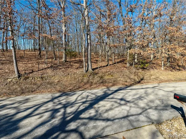 52 Greystone Ln, Sunrise Beach, MO 65079