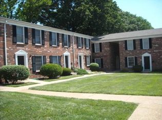 1090 N Hanley Rd, University City, MO 63130