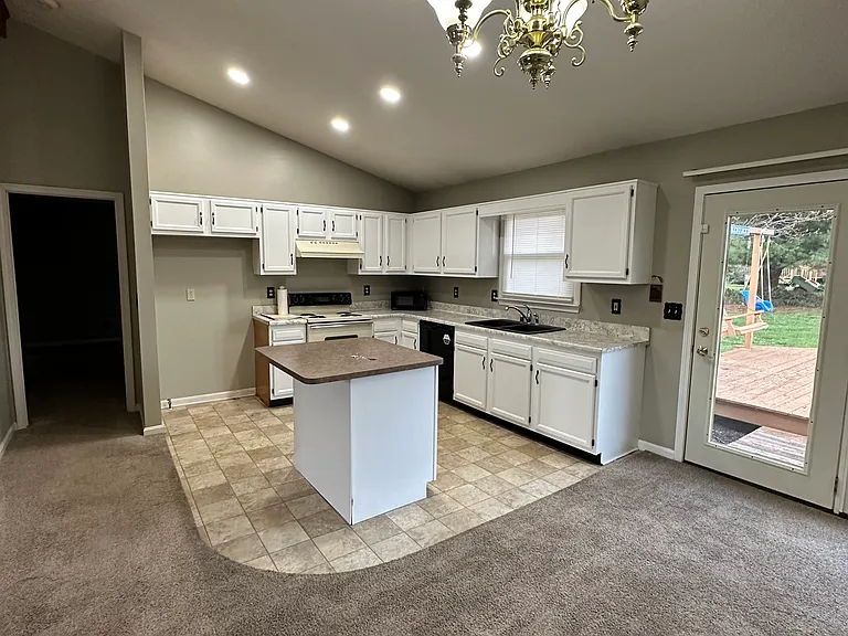202 Fairview Cir — Photo 6