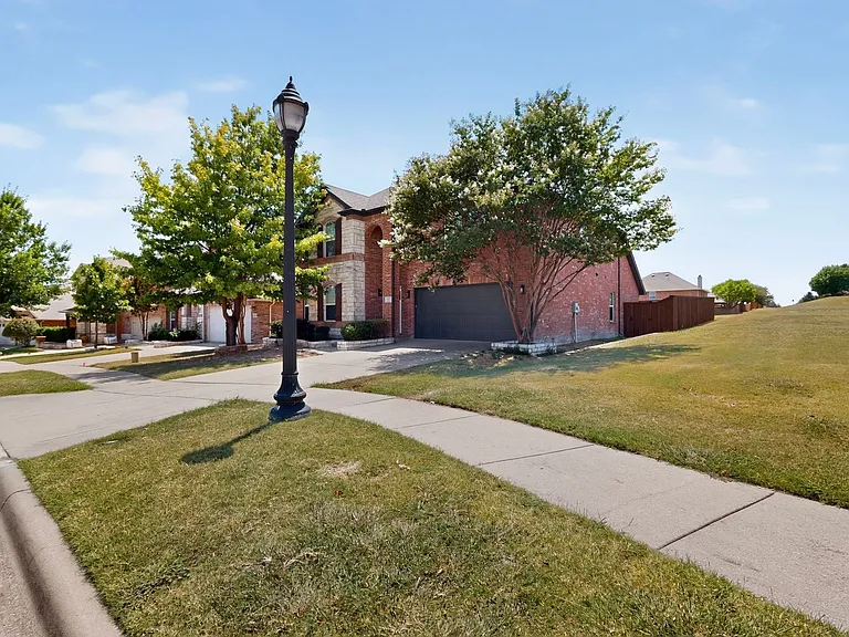 13291 Guerin Dr — Photo 52