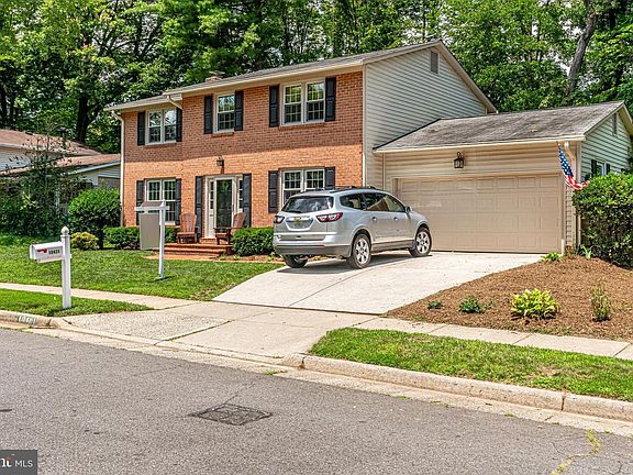 3rd image of 10421 Headly Ct