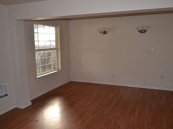 5th image of 411 Pine Ave