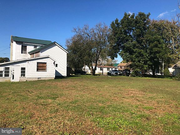 3rd image of 32 Broad Ave