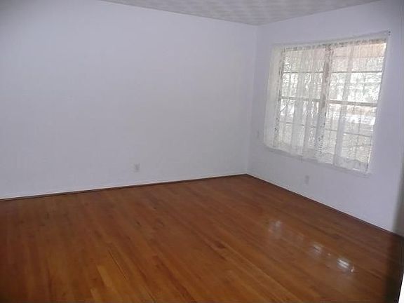 3rd image of 403 N Horne St