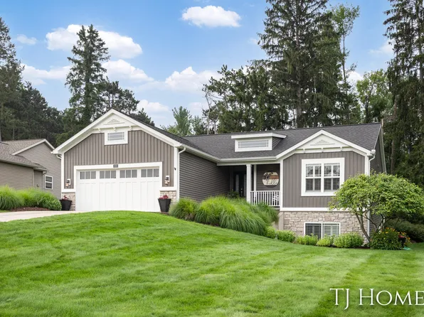 2222 Quarter Horse Dr NE, Cedar Springs, MI 49319