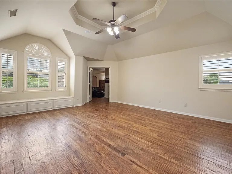 10941 Yorkshire Ln — Photo 29