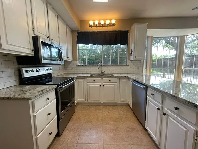 3222 Mapleridge Dr — Photo 12