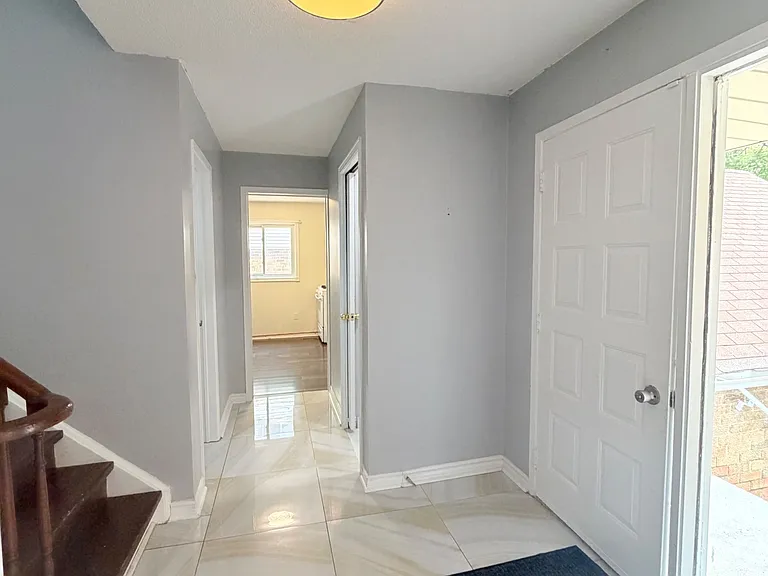 41 Broadbridge Dr #MAIN AND UPPER — Photo 3
