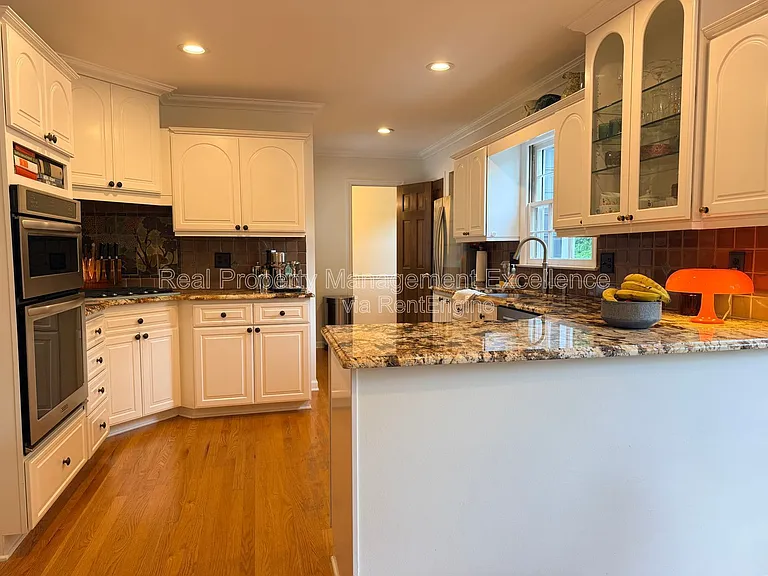 1208 Nottingham Dr — Photo 8