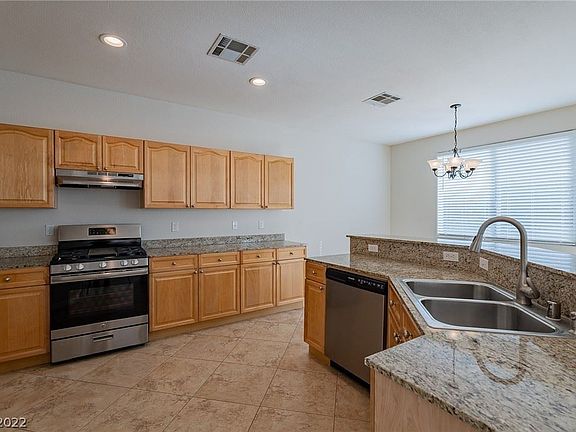 3rd image of 211 Hickory Heights Ave