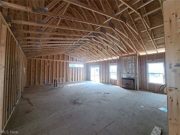 5th image of 547 Woodlands Glen Ave