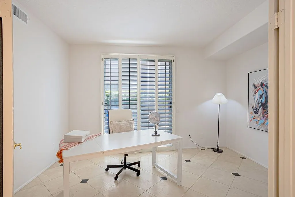 4 bed, 3.0 bath, 2480 sqft, $5,200 — Photo 3