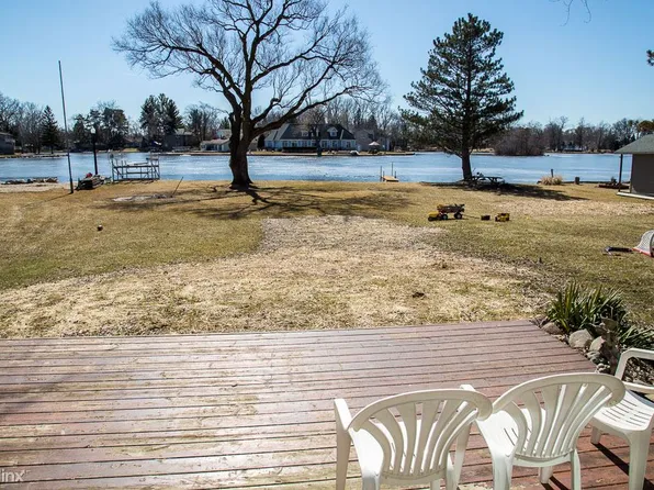 2493 Blair Dr, White Lake, MI 48386