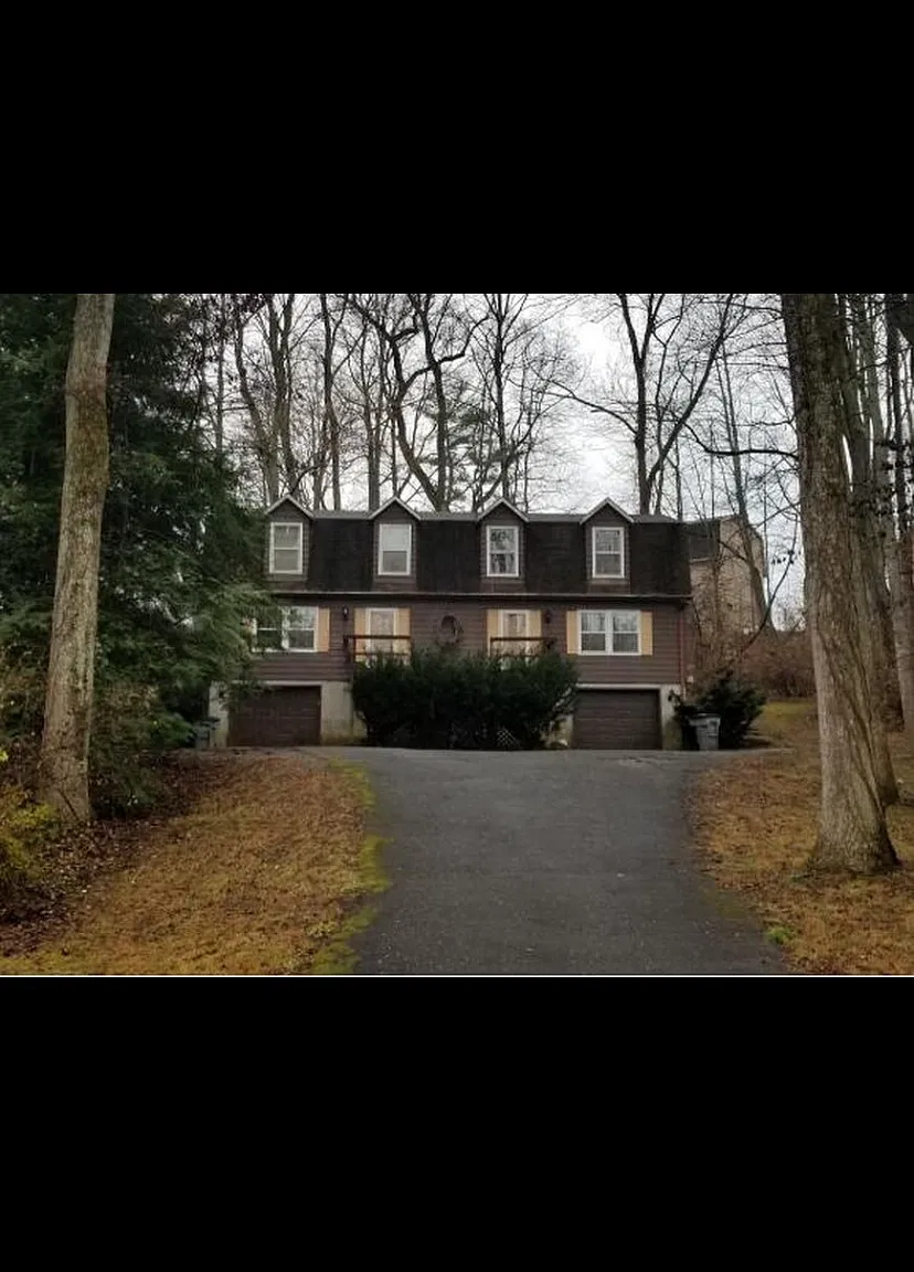 2 bed, 1.5 bath, 1200 sqft, $1,100 — Photo 1