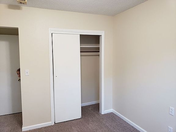 2nd bedroom/closet