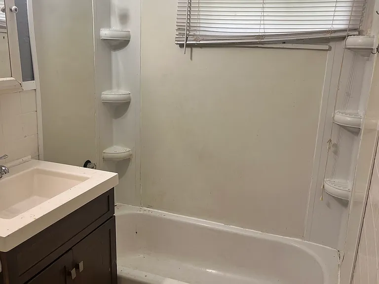 718 Reeder St — Photo 3