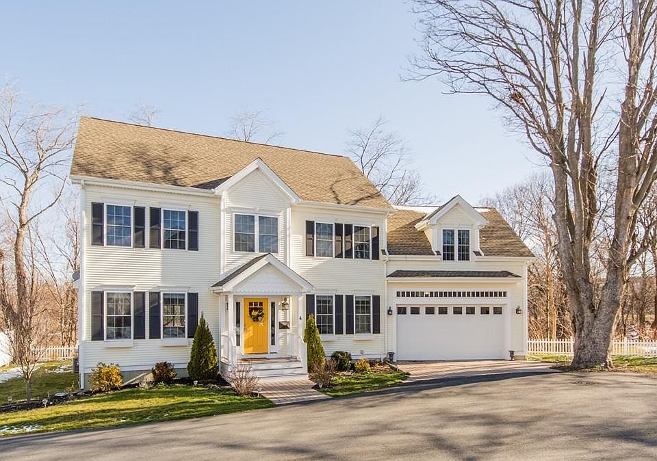 1st image of 4 Winthrop Ln