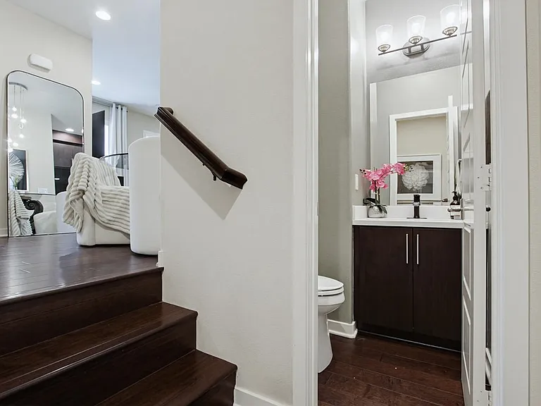 2115 Cosmo Way — Photo 17