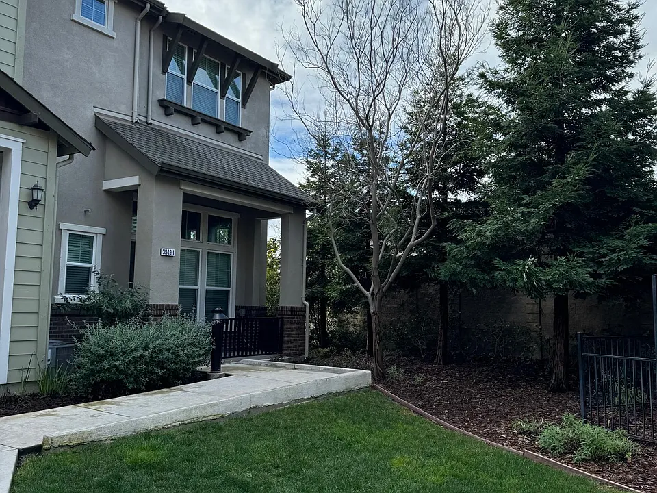 3949 Portola Cmn #1