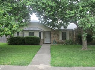 3613 Boxwood Dr, Grand Prairie, TX 75052