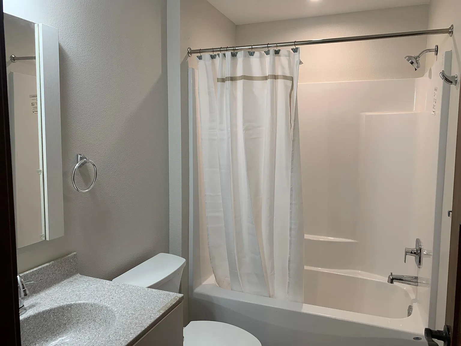 1 bed, $1,300 — Photo 3
