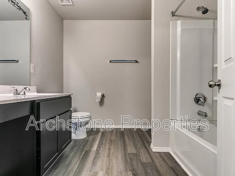 1308 Dustin Dr — Photo 17