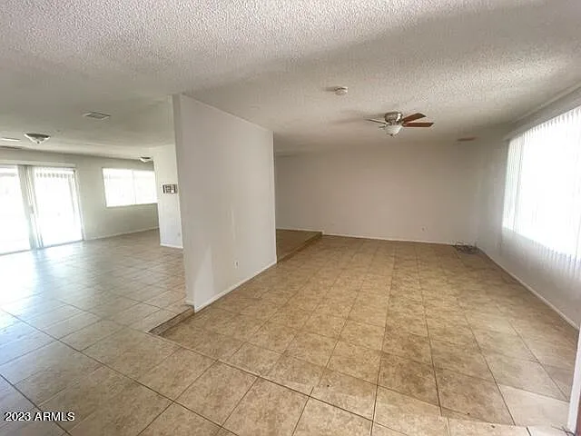2918 W Glendale Ave — Photo 5