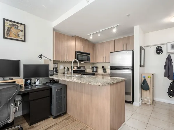 892 Carnarvon St #3105, New Westminster, BC V3M 0C5