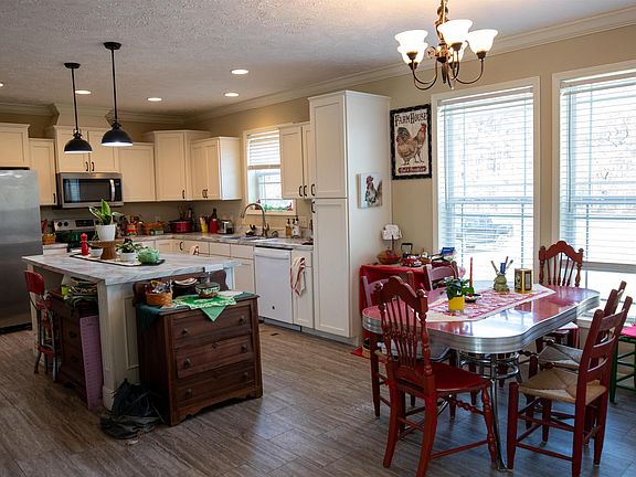 5th image of 127 Madden Ln