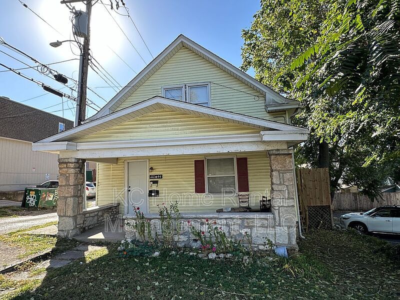 1st image of 1111 W 44th St #A