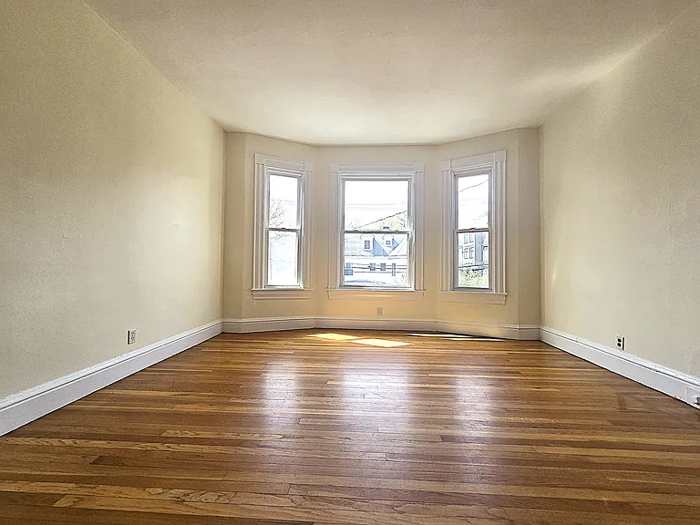 45 Auburn St — Photo 1