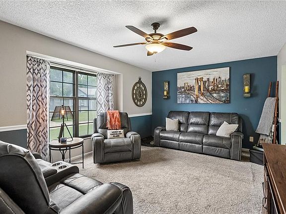 3rd image of 906 Shiloh Ct